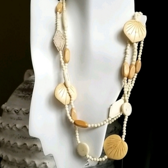 Vintage 1960s Wood Bead Tropical Necklace - Picture 2 of 11